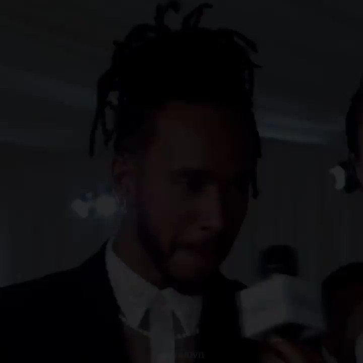 RT @alexalbvn: lewis hamilton at the 2021 met gala https://t.co/hMthlcBRrj