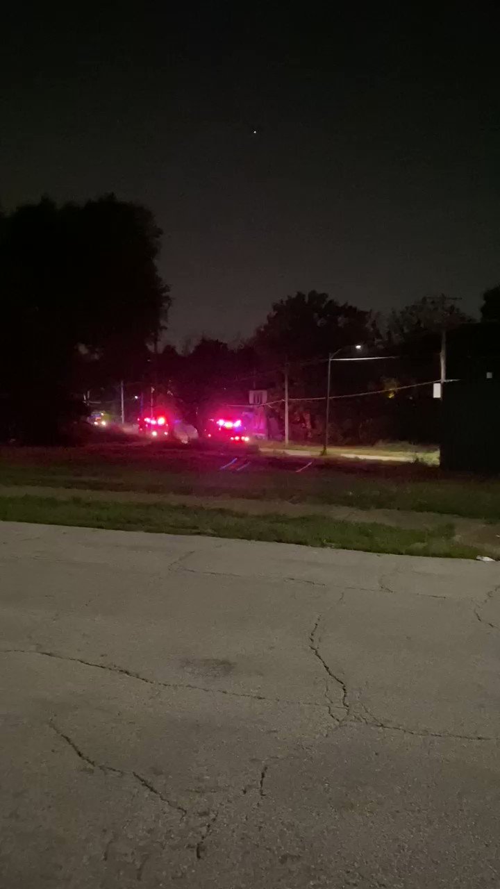 Fox 2 Rogue Runner 9 17 21 1 53 00am 2900 Block Of Kossuth Homicide Shooting Involving 3 Victims One Female Shot In The Leg Conscious And Breathing Two Other Victims Both Unconscious And