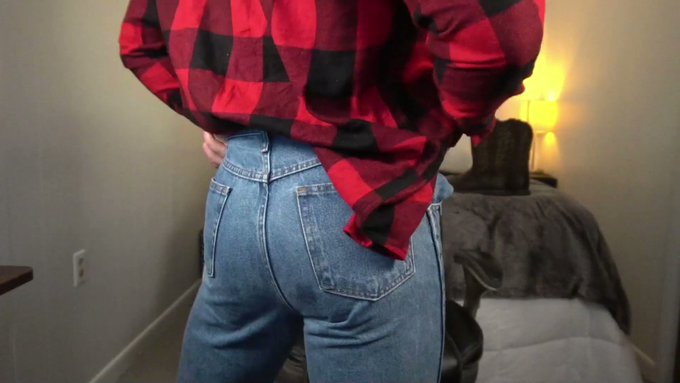 https://t.co/INexXI4RgX
My ass is so thick and perfect, now it just needs a warm wet tongue rimming it