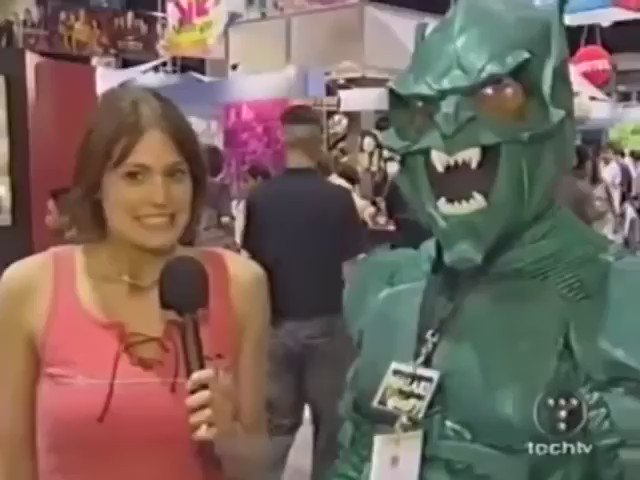 RT @EARTH_96283: A Spider-Man (2002) fan in full Green Goblin cosplay at Comic-Con 2003 https://t.co/jPvJa22jQR