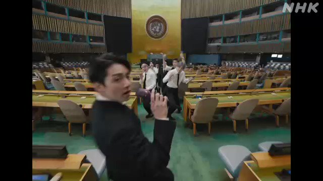 国連が掲げる持続可能な開発目標＝SDGsの2030年までの達成に向けた会合で、韓国の文在寅大統領から「未来の世代と文化のための大統領特使」に任命された韓国の男性アイドルグループBTSがスピーチと楽曲を披露しました。#nhk_video 