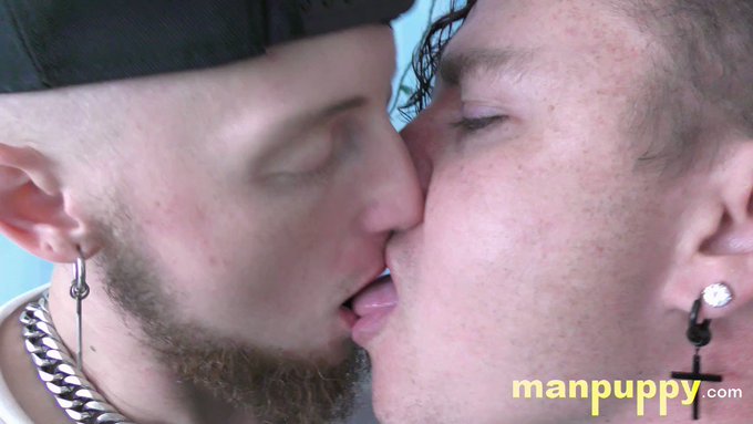 NEW Epic Gay Kissing Custom video https://t.co/xHVRCGipNU This one is OVER 30 MINUTES - Subscribe now