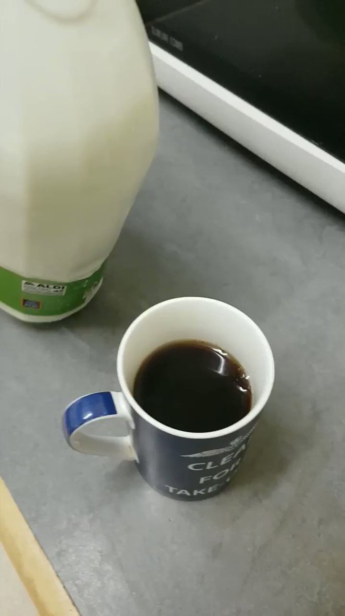 ちょっと欲しくなる？！トーマスの顔型の蓋が使いにく過ぎてこぼれまくる！