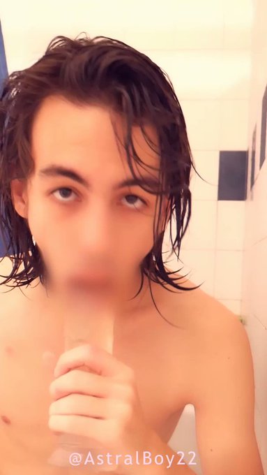 How is it to be in shower with me? :3
#nsfw #femboy #twink https://t.co/TAqEjkiVzA