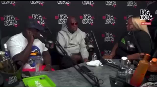 RT @DailyLoud: Birdman says he paid Lil Wayne $500m, Drake $500m & Nicki Minaj $400m https://t.co/tXqAwFhe3G
