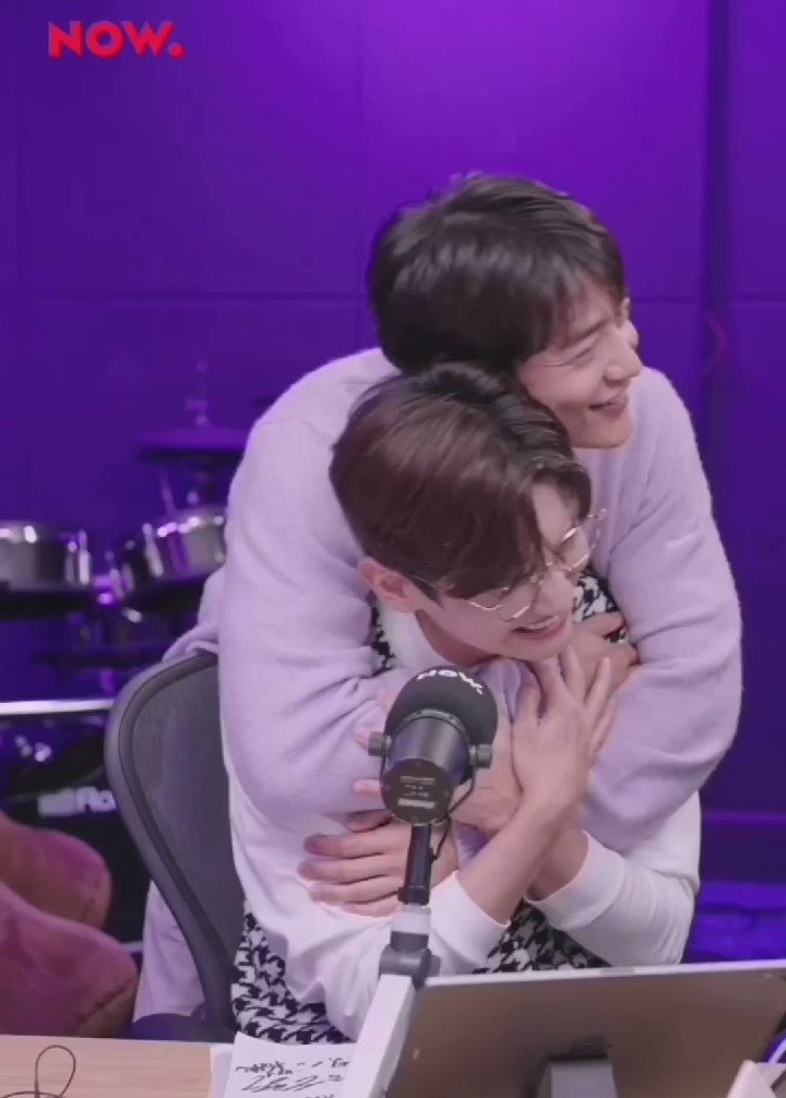 CHANGMIN PICS💜 (@chwangpics) on Twitter photo 2021-09-24 12:45:09 Minho hugging Changmin and both being the cutest fluffballs ever 💜💚✨
#최강창민의프리허그
#최강창민의프리허그_DAY
#DBSHINEE Minho hugging Changmin and both being the cutest fluffballs ever 💜💚✨
#최강창민의프리허그
#최강창민의프리허그_DAY
#DBSHINEE