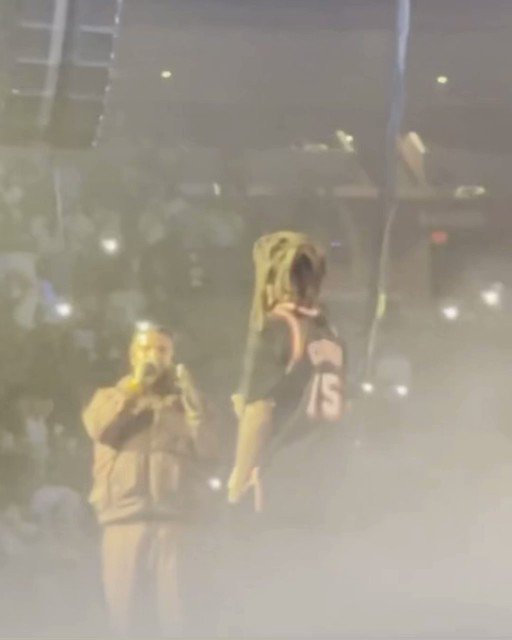 @HotFreestyle's photo on Eazy