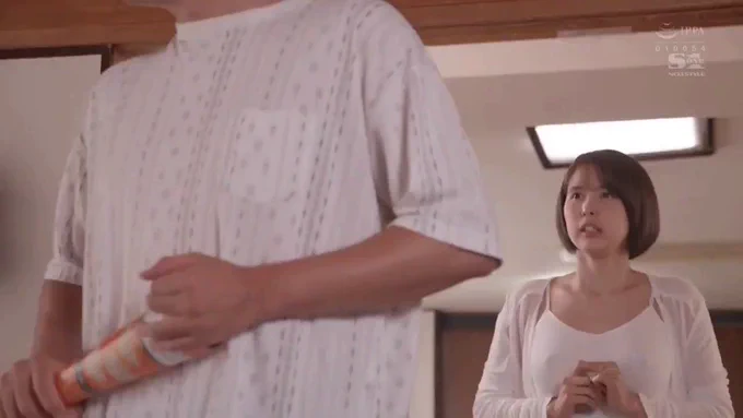 葵つかさ ゴキブリが出たと困っている奥さんに勇気を出して声をかける事に。 家に行くとノーブラで乳首が透けている姿に我慢できずに漲る性欲をぶつけてしまった。 「やってしまった」射精後、後悔していた僕の股間をつかささんが咥え込み…。