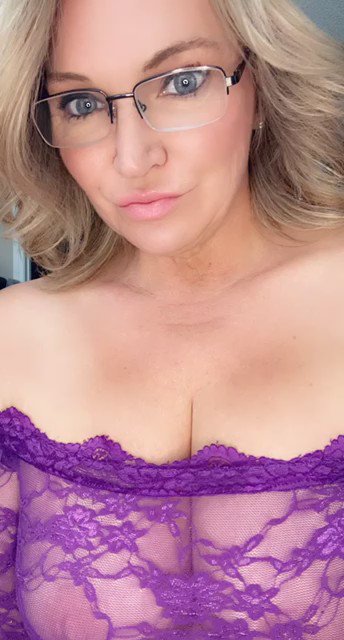 Just wanted to wish you a very good weekend 💜 Hope you get into some naughty fun 👅 RT if you think MILFS<a href="/tag/cougar"class="tags"><span>#cougar</span></a><a href="/tag/stepmom"class="tags"><span>#stepmom</span></a><a href="/tag/olderwomen"class="tags"><span>#olderwomen</span></a><a href="/tag/onlyfans"class="tags"><span>#onlyfans</span></a><a href="/tag/nsfwtw"class="tags"><span>#nsfwtw</span></a>