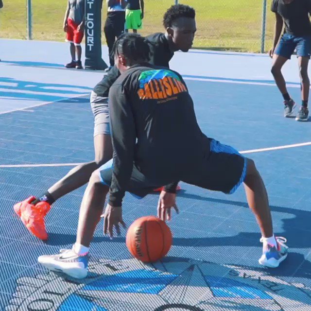 RT @BradBallisLife: BASKETBALL IS ART 
 https://t.co/vk69FhOBpr