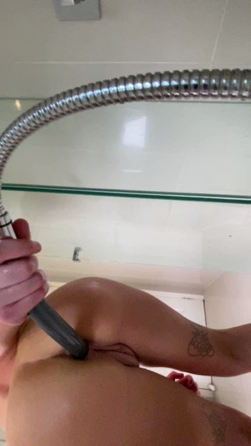 The flood gates are open 😂💦💦 https://t.co/BNDXYLDCh2