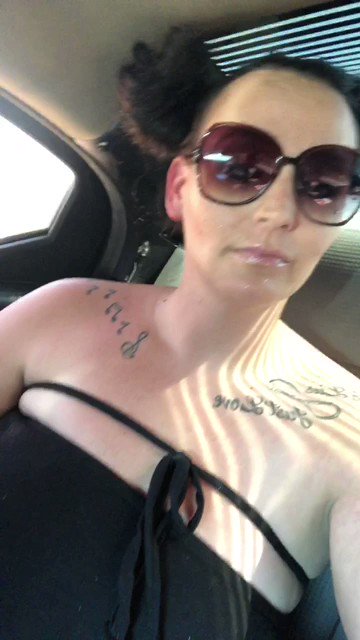 Karla Homola’s pics and videos