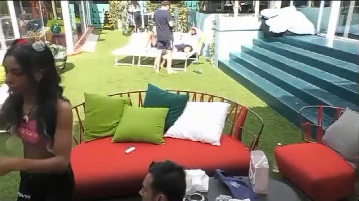 BagnoTrash On Twitter Lei Che Si Avvicina Insistendo Per Baciarlo N 