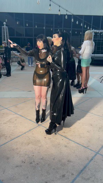 Interview w/ @LatexFashionTV 

The scorching hot @DommePorcelain pulled me aside at @DomConLA to talk