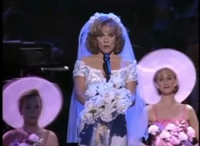 語り草のマデリン・カーン！この人の歌はすごい。そしてすごく可笑しい。ボグダノヴィッチの『おかしなおかしな大追跡』『ペーパー・ムーン』、メル・ブルックスの『ブレージングサドル』『ヤング・フランケンシュタイン』『新サイコ』など絶対に忘れられない。思いのほか早くに亡くなってしまって残念 