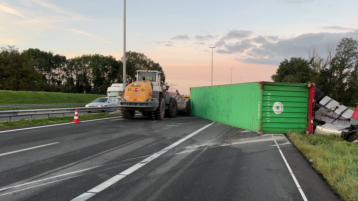 File op A2 bij Echt door gekantelde vrachtwagen. Lees meer