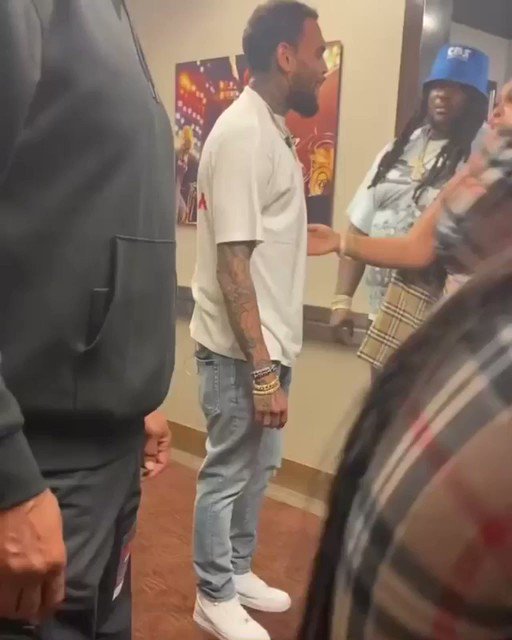 Adulto pala negar Buzzing Pop on Twitter: "Lizzo asked Chris Brown for a picture in new video: “Can I get a picture with you because you're my favorite person in the whole f*cking world.” https://t.co/QcSYrCiOm0" / Adulto pala negar Buzzing Pop on Twitter: "Lizzo asked Chris Brown for a picture in new video: “Can I get a picture with you because you're my favorite person in the whole f*cking world.” https://t.co/QcSYrCiOm0" /