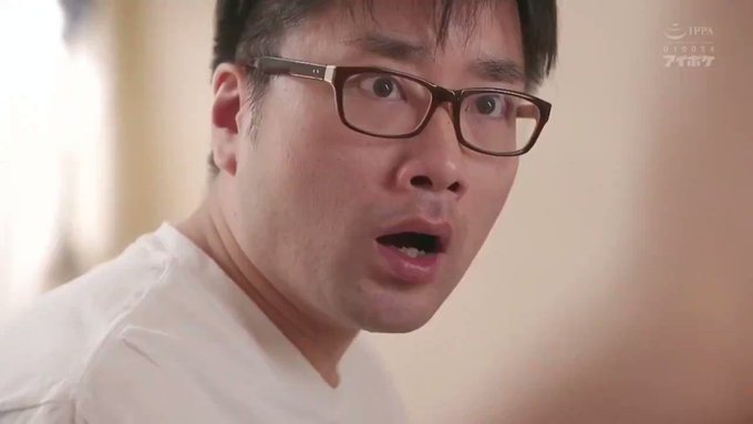 終電ないならうちにおいでよ！
同僚を招き入れ無防備すぎる部屋着で…え！横からおっぱい見えとるがな！

衝撃の横美乳がポロリン！  
https://t.co/aJPbihPsyr
