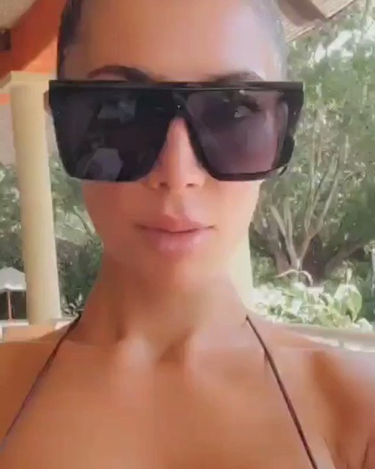 No #quote just some #boobs and #abs ? ??
I love reading your comments ?
.
.
.
. 
#fitness #fitnessgirl