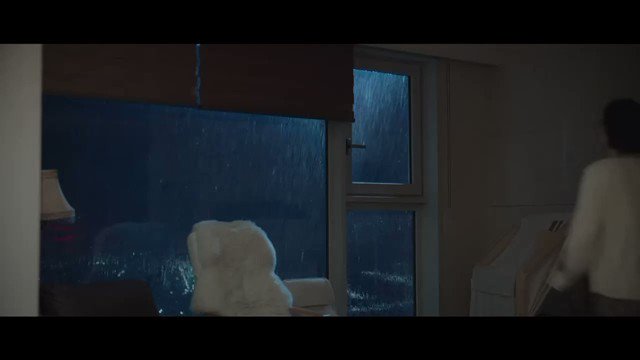 IT’S RAINING! ⛈ https://t.co/lhsPDfKfgF