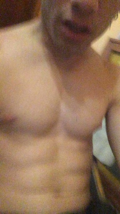 Hola bbs haciendo gim y tocandome RT si t gusta?

si queres verme desnudo tocandome acabamos los dos