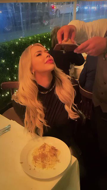It’s the most wonderful time of the year ??? #WhiteTruffleSeason #TruffleShowers https://t.co/nY9gig