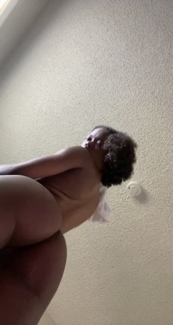 A VERY FREAKY GIRL’s pics and videos