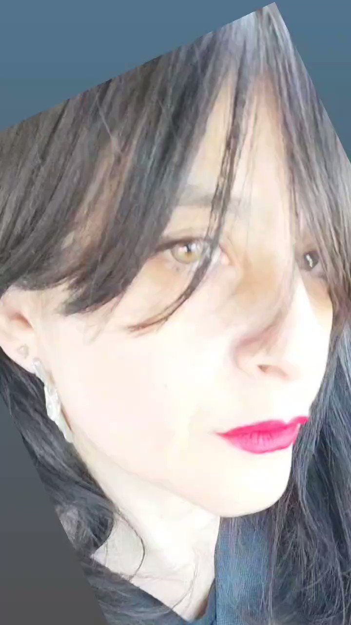 Faithful listener on the go.

Happy Birthday, PJ Harvey 