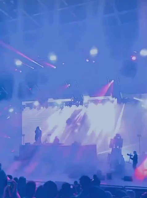 RT @thekellyroom: Tori Kelly made a surprise appearance at @ILLENIUM ‘s red rock show! https://t.co/cEKu1FMKI0