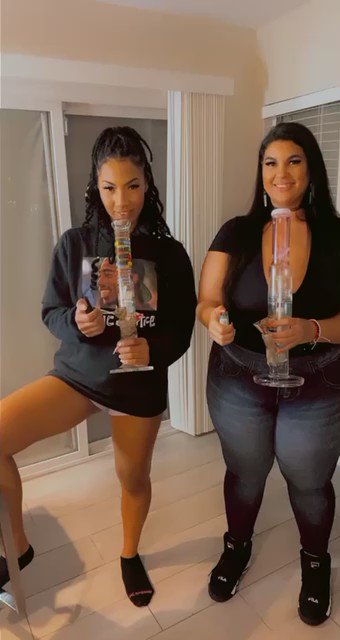 Good morning guys enjoy this clip of me and my girl @ Tokahontis on Instagram taking bong rips #wakenbake