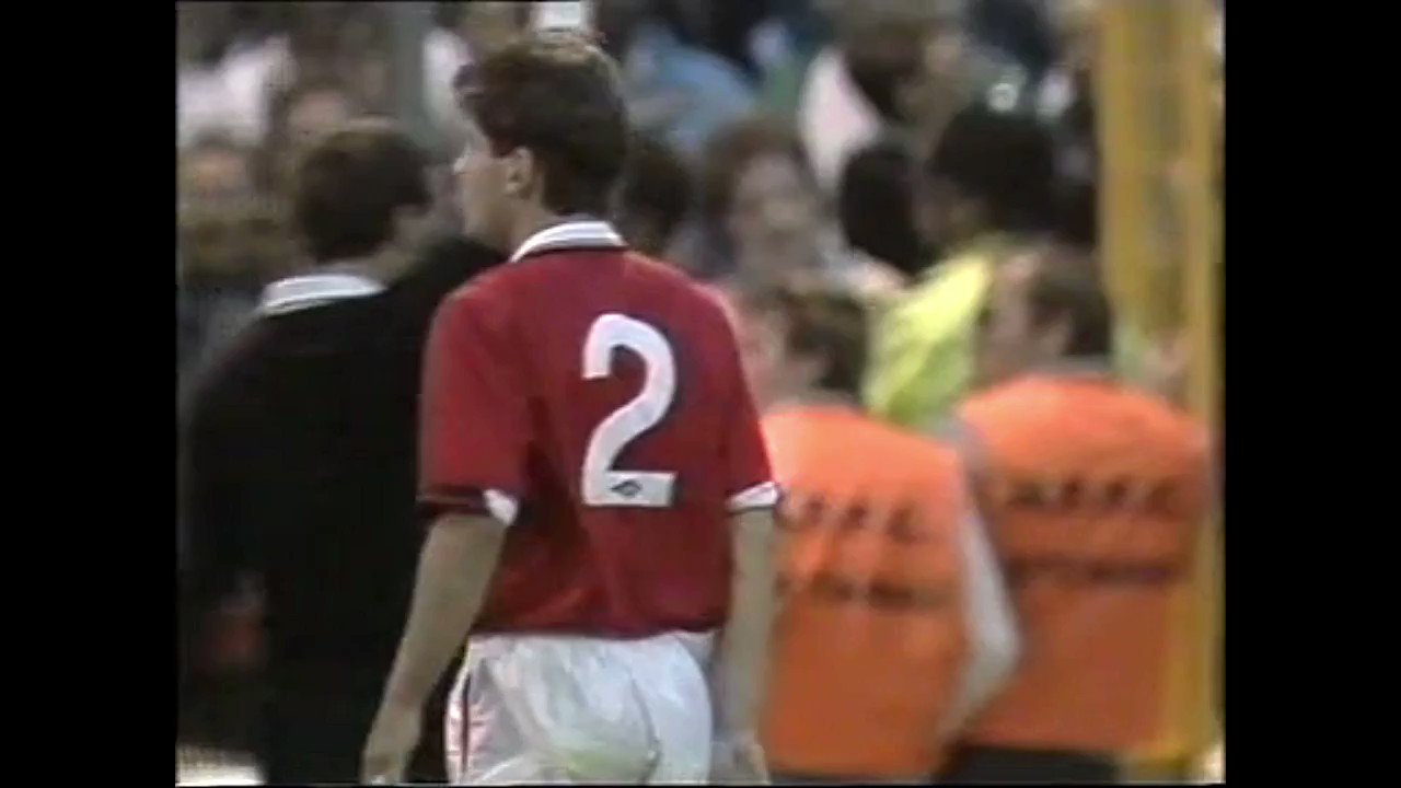 Happy Birthday to former right back Brian Laws, 209 appearances from 1988 to 1993 and scorer of 5 goals 