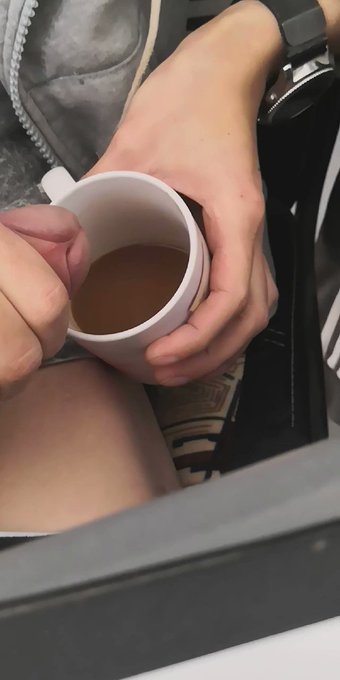 Adding some cream to my coffee ??? https://t.co/8Rhu1WYIJ7