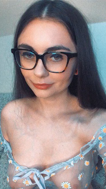 Model - Julie Grace feet