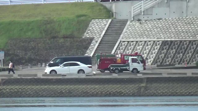 【飛び降り自殺か】宮崎市大淀川の橘橋にヘリや消防車集結!「昨晩飛び降りした人の、捜索ですね。」 【飛び降り自殺か】宮崎市大淀川の橘橋にヘリや消防車集結!「昨晩飛び降りした人の、捜索ですね。」