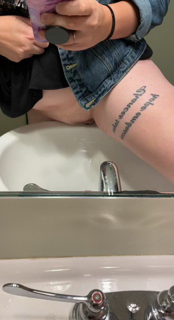 😏🥴 #sink #piss #pissfetish https://t.co/Qq1tBs5d37<a href="/tag/sink"class="tags">#sink</a><a href="/tag/piss"class="tags">#piss</a><a href="/tag/pissfetish"class="tags">#pissfetish</a>