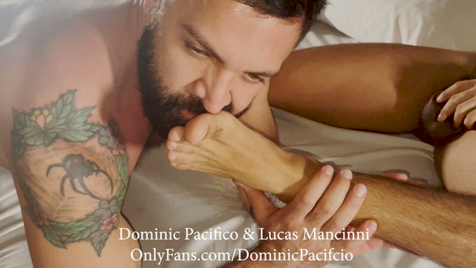 Happy #FootFetishFriday @MancinniLucas gives #GayDaddy his Ripe Feet.

https://t.co/LVossg2n4o

#footworship