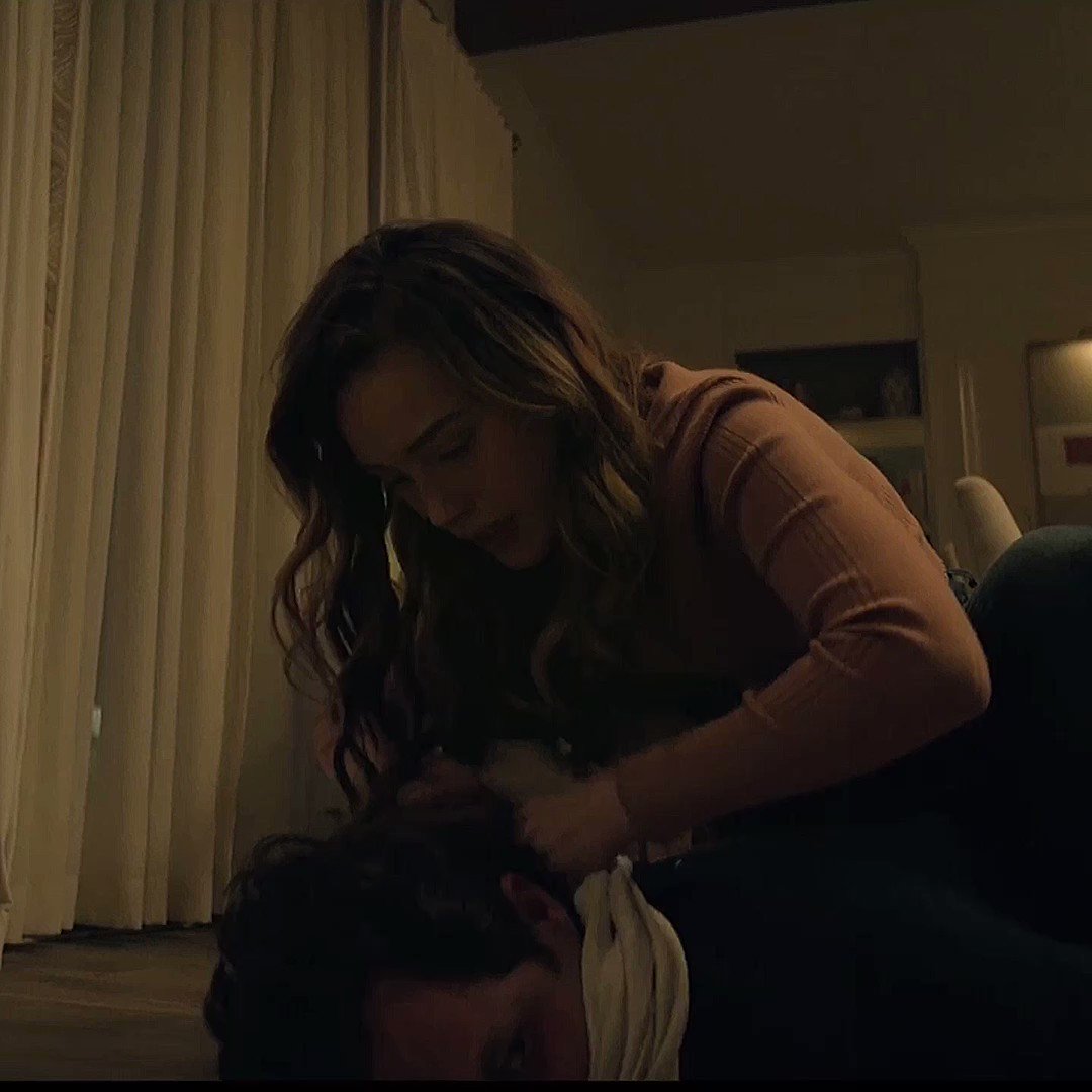 RT @dobnya: victoria pedretti as love quinn in you season 3 https://t.co/pCSVmYULUr
