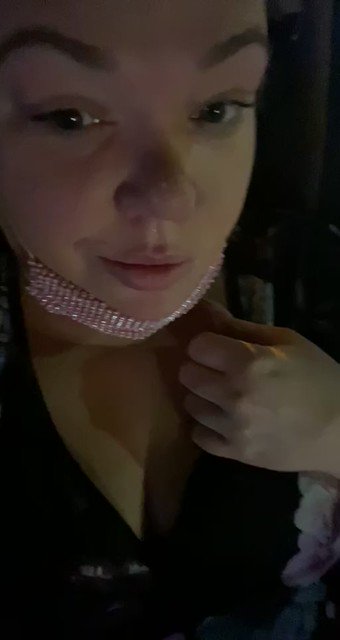 i think the car next to me saw it too 😬 #bbw #flashedinpublic https://t.co/IwoUTKw9HF
