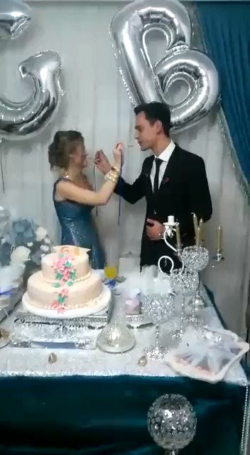 Efsaneyi Hatırlayalım (@EfsaneyiHatirIa) on Twitter photo 2021-10-17 19:38:20 Sondaki laftan sonra damadın eğilip önüne bakmasına gümledim kdjdndkel Sondaki laftan sonra damadın eğilip önüne bakmasına gümledim kdjdndkel