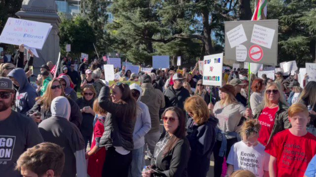 Thousands Gather at California State Capitol to Protest Newsom’s School Covid Vaccine Mandate (VIDEO) FyDxFw0QGKexJ6QA