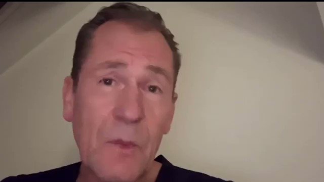 Mich fasziniert dieses Setting. Wirkt wie Dachboden und Handyaufnahme.
Und das mag jetzt ein wenig whataboutism sein, aber seine Einlassung wäre freilich glaubwürdiger, wenn ergaunerte SMS-Kommunikation nicht zum Standardrechercherepertoire der @BILD gehören würden. #Doepfner