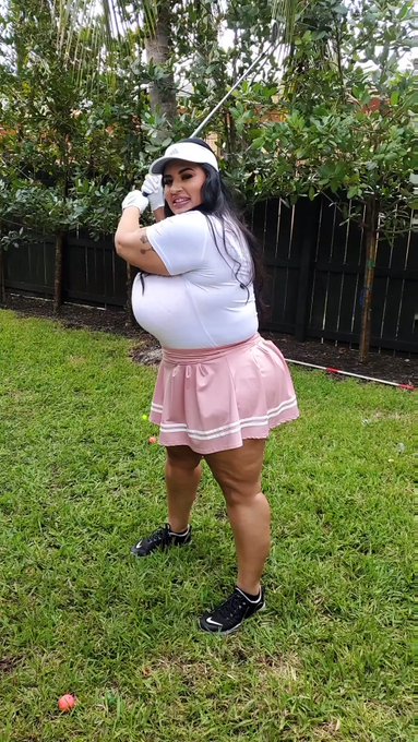 BBW Sofia Rose @BbwSofiaRose is practicing her swing https://t.co/NRCuyTH6rc New Episode coming soon