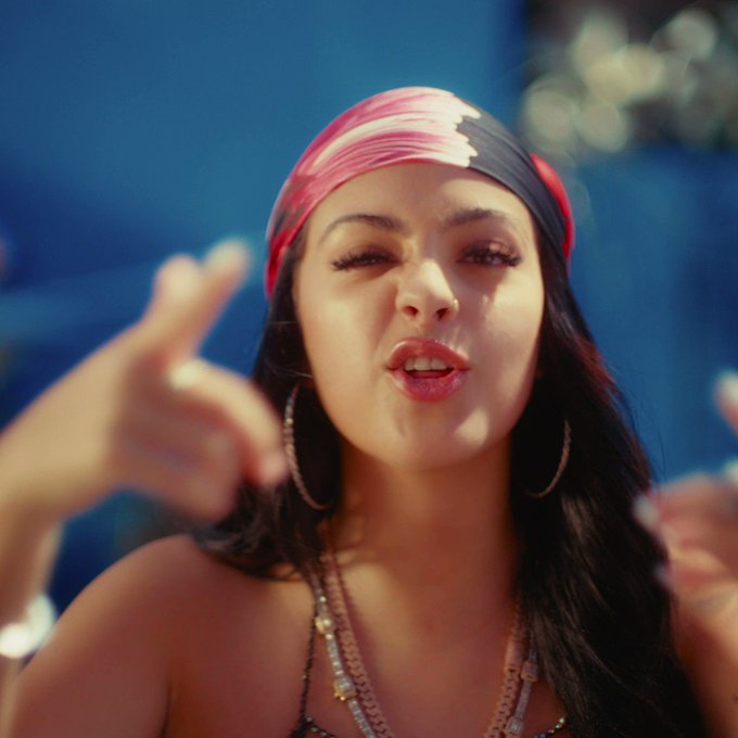 #Complicado Out nowwww!!!! 🖤 🙏🏻   watch here: https://t.co/1YunWKcB45 https://t.co/8NKzeWMw6n<a href="/tag/complicado"class="tags">#Complicado</a>