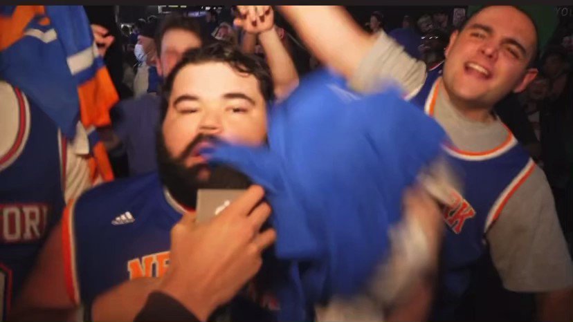 Bulls play the Knicks tonight. 88% of Chicagoans agree “it’s up” https://t.co/eHRtArvx3q