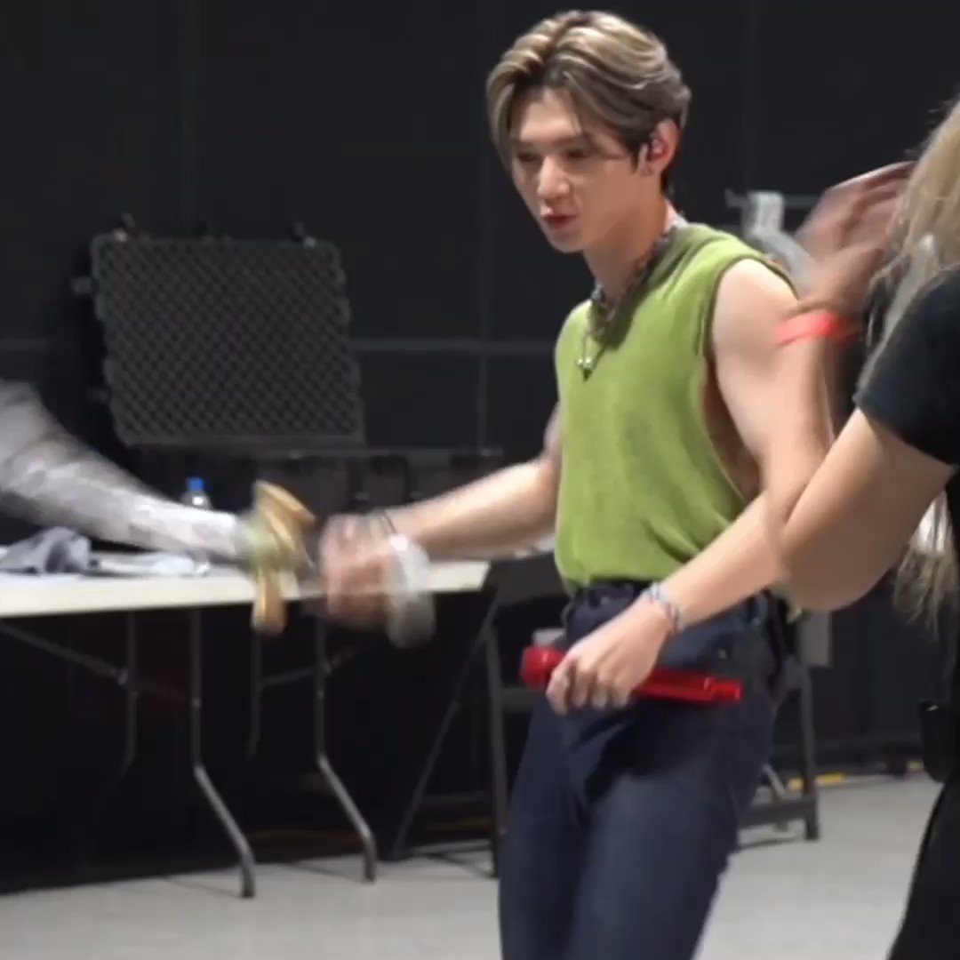RT @woochwe: yeosang having so much fun playing with the sword ft. sanhwa </3 https://t.co/QONDxezSLy