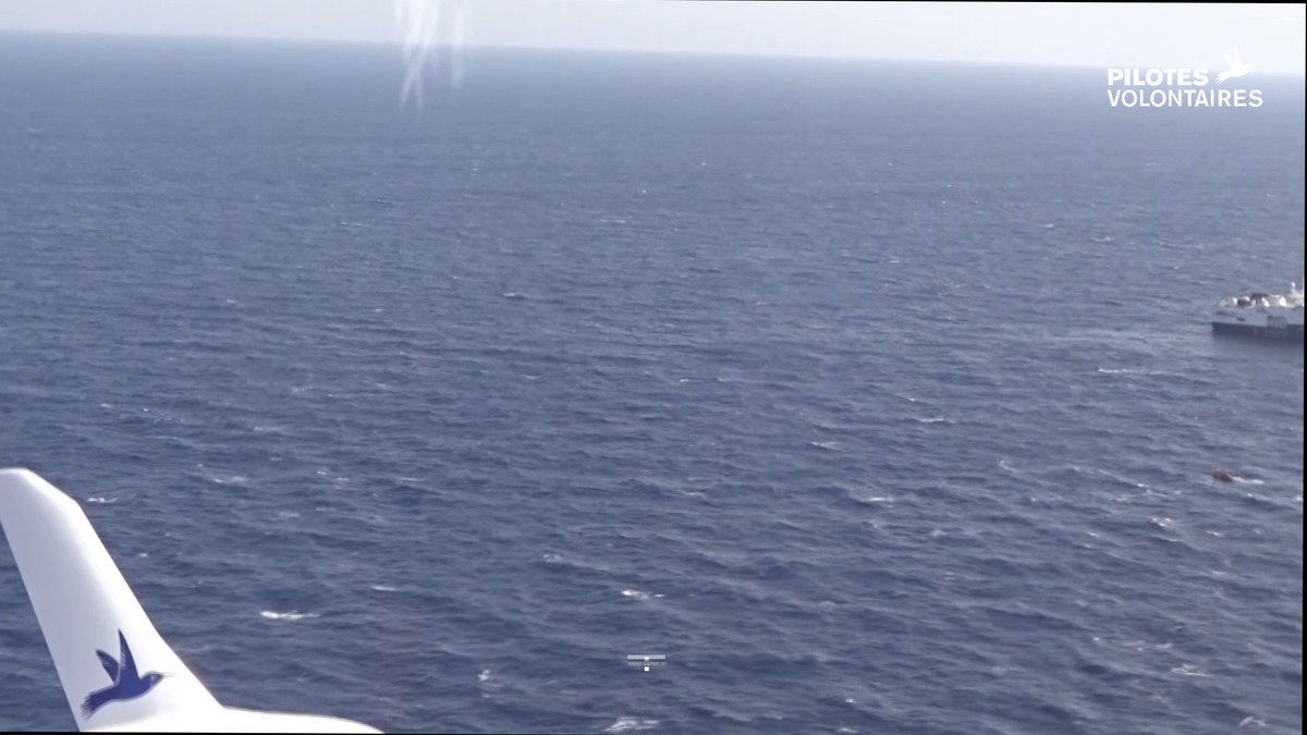 Pilotes Volontaires (@PVolontaires) on Twitter photo 2021-10-23 12:21:28 🔴 1 sauvetage et 1 interception
Hier, nous avons effectué une mission de plus de 6h.
🙏1 embarcation repérée: 36 personnes secourues par #GeoBarents @MSF
❗️1 seconde embarcation, 90 personnes, interceptées par les garde-côtes libyens.
👉pilotes-volontaires.org/fr/donations/f… 🔴 1 sauvetage et 1 interception
Hier, nous avons effectué une mission de plus de 6h.
🙏1 embarcation repérée: 36 personnes secourues par #GeoBarents @MSF
❗️1 seconde embarcation, 90 personnes, interceptées par les garde-côtes libyens.
👉pilotes-volontaires.org/fr/donations/f…