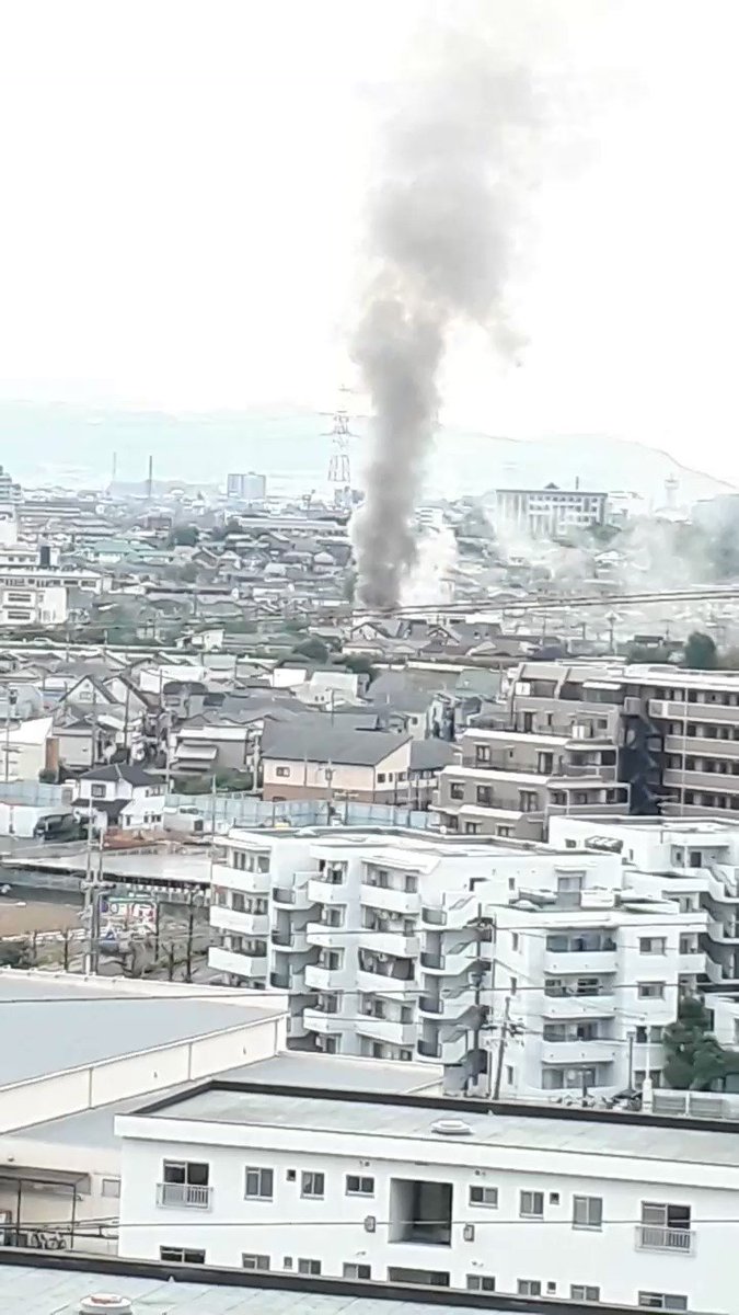 火事情報まとめ 大阪府枚方市上島東町 牧野小学校付近建物から黒煙あがる火災10 24 大阪 枚方市 事件事故 災害速報ニュース 枚方 ツイレポ