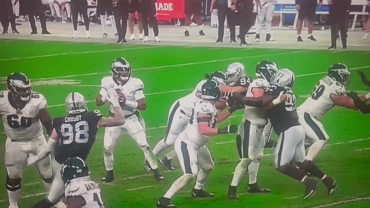 2/ Here’s some more of that Raiders Defense with @YannickNgakoue and Carl Nassib, that was going to be DOMINATED by Eagles O Line as per @ColinCowherd #RaiderNation https://t.co/nH0lQCBydD