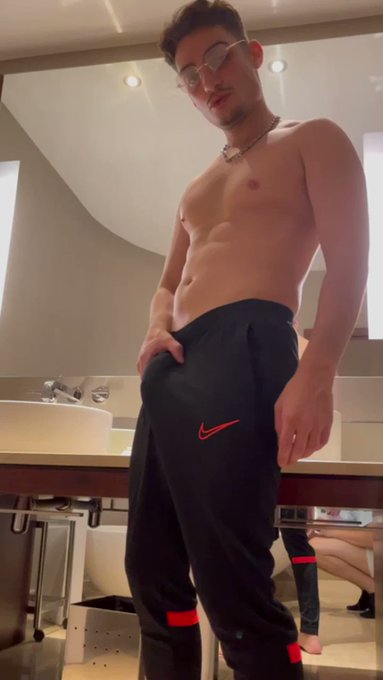 Only RT if you like big one… ??

https://t.co/aW9fNijrV6 https://t.co/4hqX5VU6l0