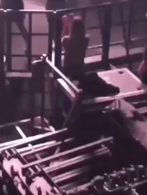 RT @picsowilde: Olivia Wilde at Harry's show in Boston - October 25. https://t.co/KbObqC26kq